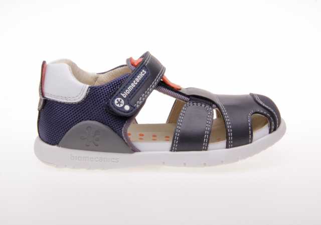 SANDALIA NIÑO BIOMECANICS CON VELCRO Y PUNTERA REFORZADA