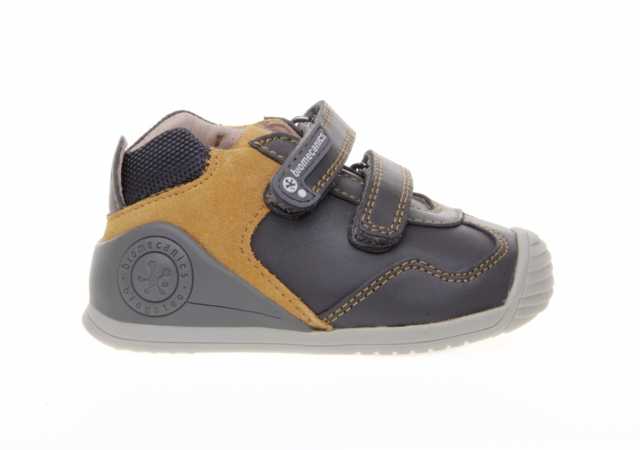 BOTA NIÑO BIOMECANICS CON VELCRO Y PUNTERA REFORZADA