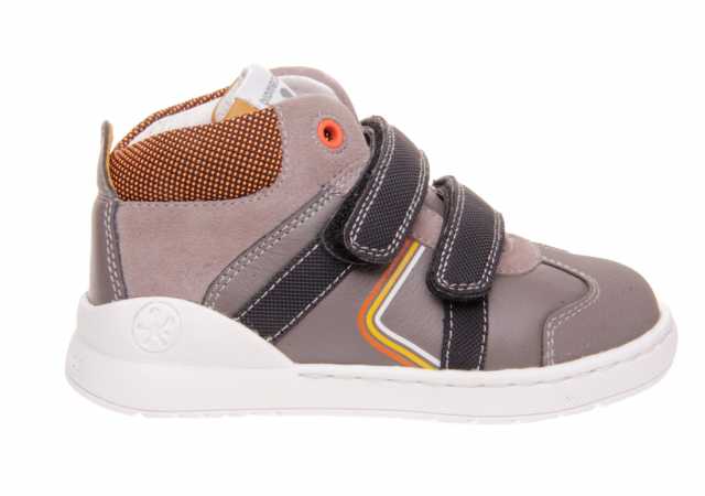 BOTA NIÑO BIOMECANICS CON VELCRO Y PUNTERA REFORZADA