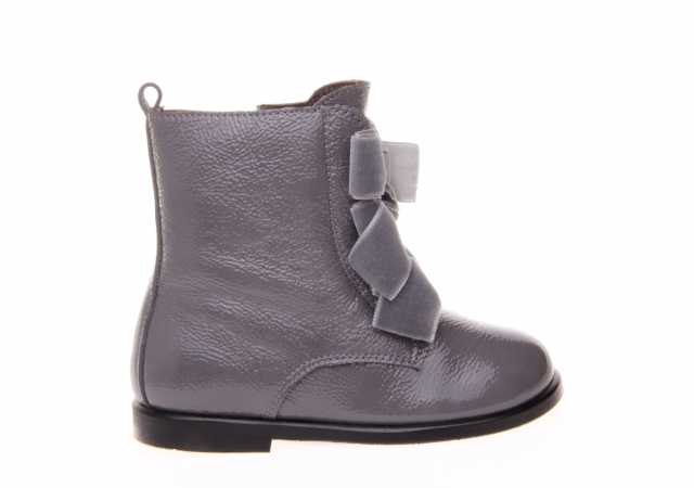 BOTA PASCUALA NIÑA EN CHAROL CON CORDÓN Y CREMALLERA