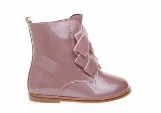 BOTA PASCUALA NIÑA EN CHAROL CON CORDÓN Y CREMALLERA