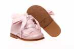 BOTA NIÑA CLARYS EN CHAROL CON CORDÓN