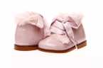 BOTA NIÑA CLARYS EN CHAROL CON CORDÓN