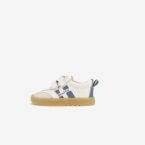 Zapatilla deportiva respetuosa de Blanditos en blanca y azul primeros pasos