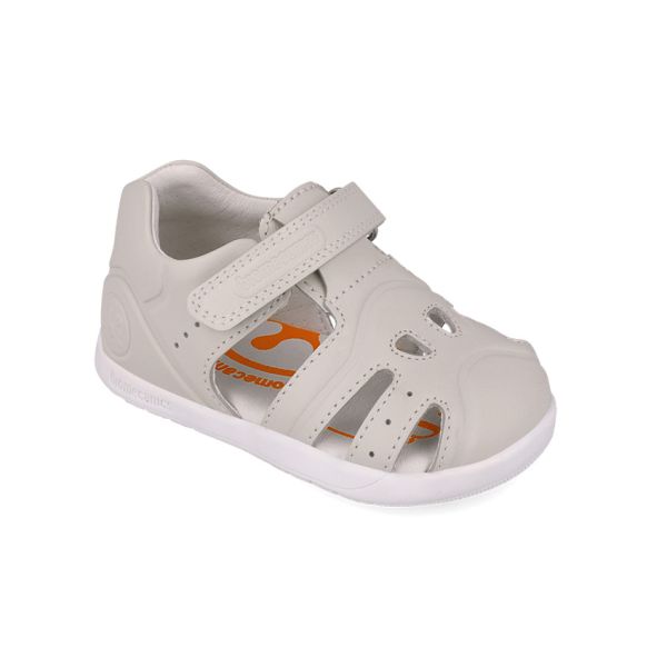 Sandalias Biomecanics – Libertad, Comodidad y Protección para los Pequeños Exploradores