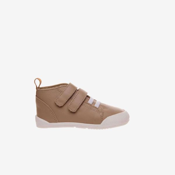 Bota respetuosa niño blanditos con velcro y puntera reforzada en camel.