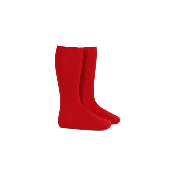 Calcetines altos rojos Cóndor para uniforme escolar | Color, comodidad y resistencia