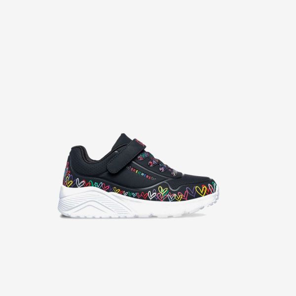 Skechers negras con corazones para niña | Comodidad con estilo
