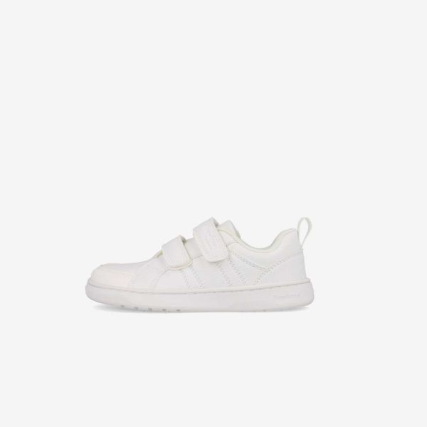 Zapatilla deportiva ligera respetuosa de Blanditos en blanco colegial.