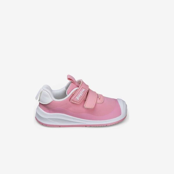 Deportiva guarderia rossa bebe niña y respetuosa